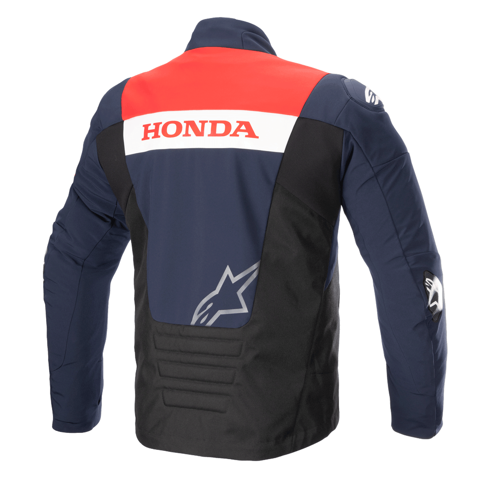 Vista posteriore della giacca Alpinestars Honda SMX Waterproof Softshell, colori Night Navy, nero e rosso acceso, con marchio 'HONDA' su una striscia bianca e logo Alpinestars argento, progettata per la guida motociclistica su strada