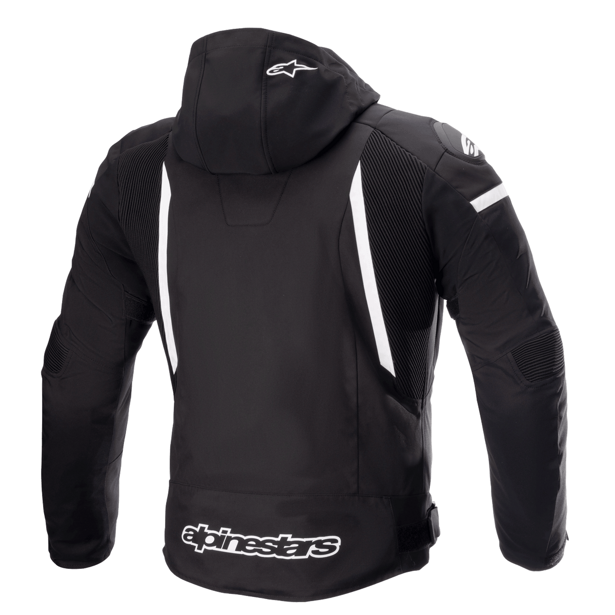 Alpinestars Zaca Waterproof Jacket, giacca da moto, nero e bianco, vista posteriore con cappuccio rimovibile e logo a stella bianco, strisce bianche verticali sul retro, marchio Alpinestars sul bordo inferiore e pannelli elasticizzati a costine per la mobilità.