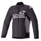 Alpinestars Giacca SMX Waterproof, giacca da moto, nera con pannelli laterali grigio scuro, logo ASTARS bianco sul petto e loghi a stella sulle spalle, costruzione in tessuto e softshell, zip frontale completa, colletto alto e polsini regolabili in velcro