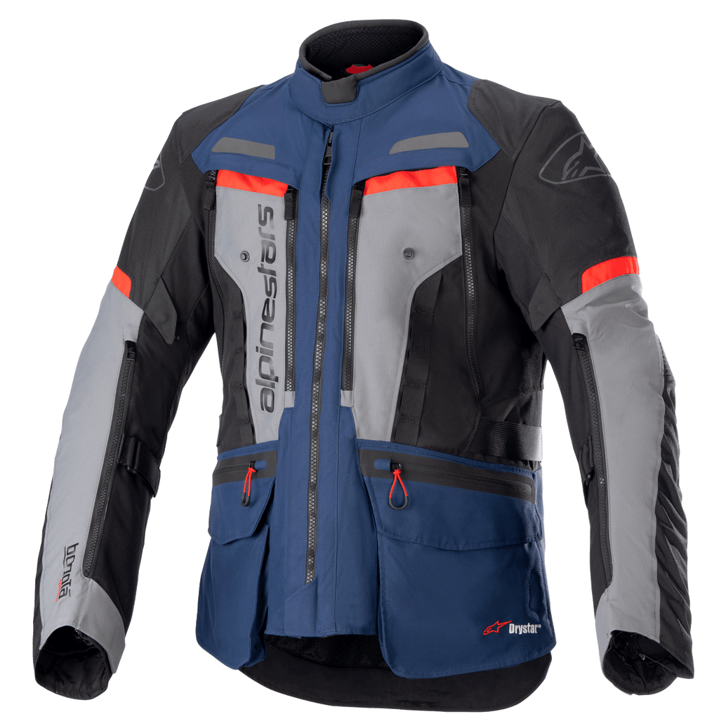 Giacca Alpinestars Bogota Pro Drystar, giacca da moto adventure touring, blu scuro e nero con pannelli grigi sul petto e dettagli rosso acceso, caratterizzata da costruzione in tessuto impermeabile, cerniere di ventilazione multiple e tasche utility.