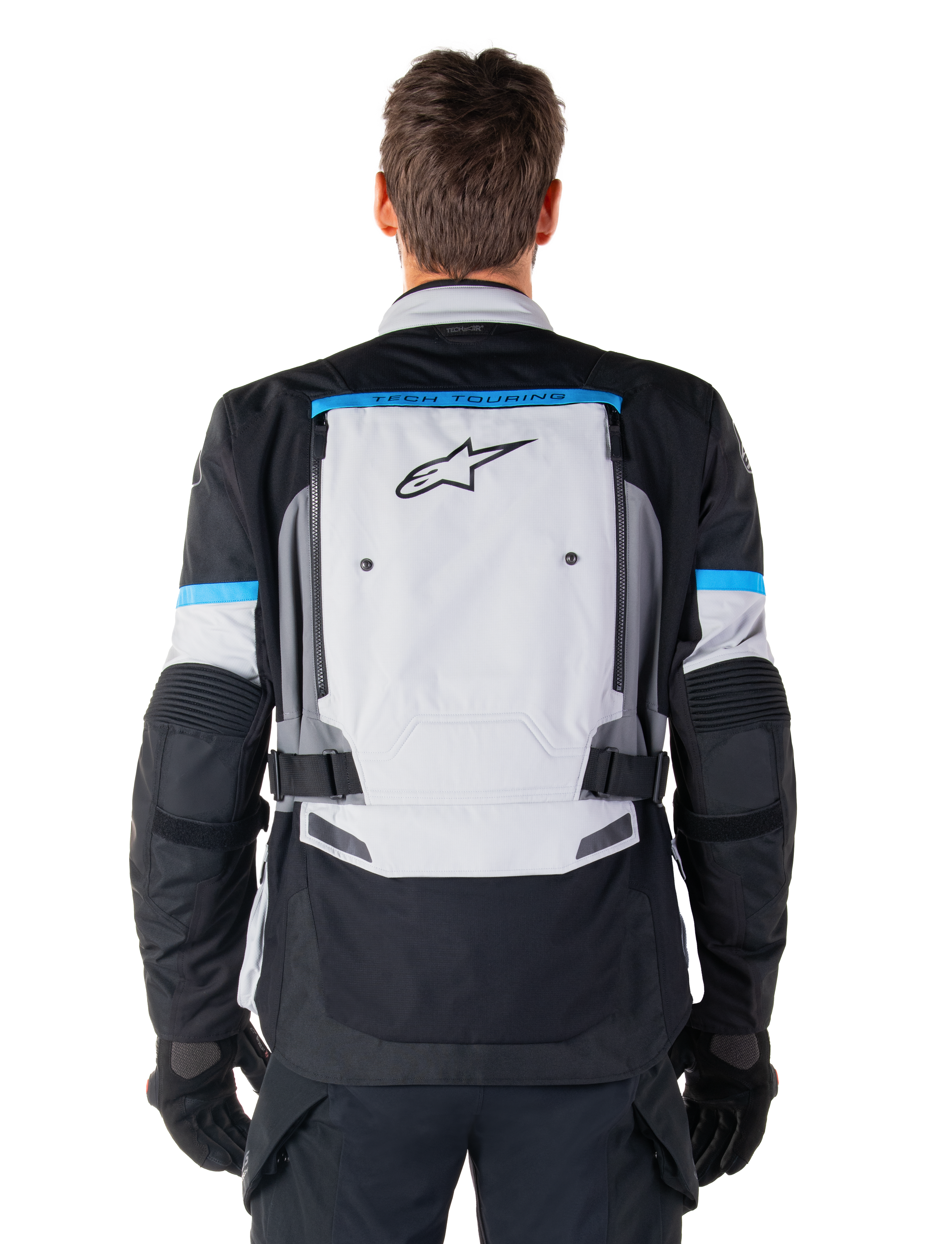 Giacca Alpinestars Bogotá Pro Drystar®, giacca da moto Adventure, Ice Gray Black e Cyan, vista posteriore con un ampio pannello grigio chiaro e logo a stella nero, accenti ciano con marchio Tech Touring e cinghie regolabili in vita