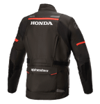 Giacca Alpinestars Honda Andes V3 Drystar®, nero, vista posteriore con loghi bianchi Honda e Alpinestars, strisce rosse su spalle e maniche, giacca da moto adventure touring con dettagli riflettenti e ampia tasca posteriore