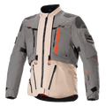 Giacca Alpinestars AMT-10R Drystar XF, giacca da moto adventure touring, grigio e marrone chiaro con dettagli arancioni, costruzione modulare in tessuto con cerniere frontali, pannelli rinforzati su spalle e gomiti e colletto alto, abbigliamento protettivo professionale