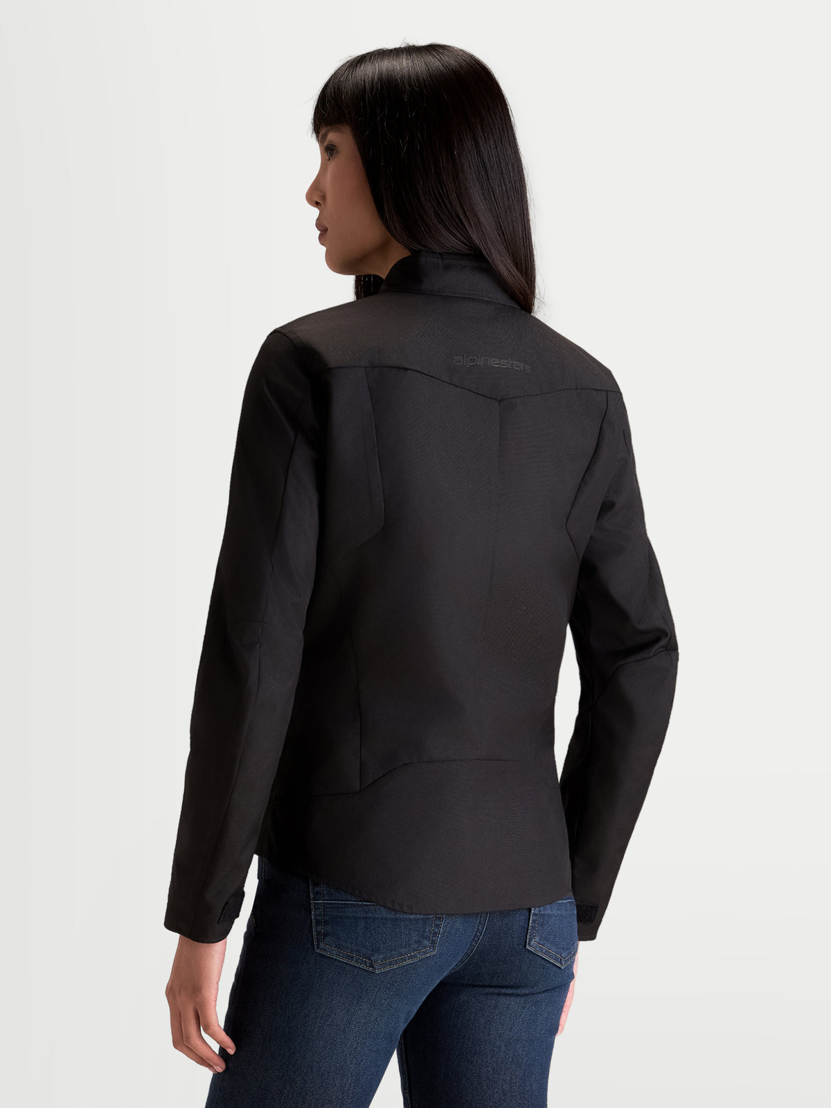 Alpinestars Stella C-1 Waterproof Giacca, giacca da moto urbana in tessuto da donna in colore nero, vista posteriore con struttura posteriore e colletto morbido indossata da una modella