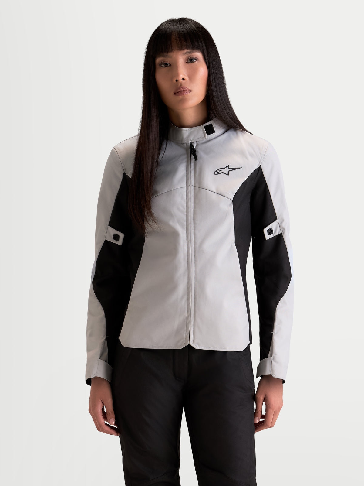 Alpinestars Stella C 1 Waterproof Giacca, giacca da moto urbana da donna in grigio ghiaccio e nero, vista anteriore indossata da una modella