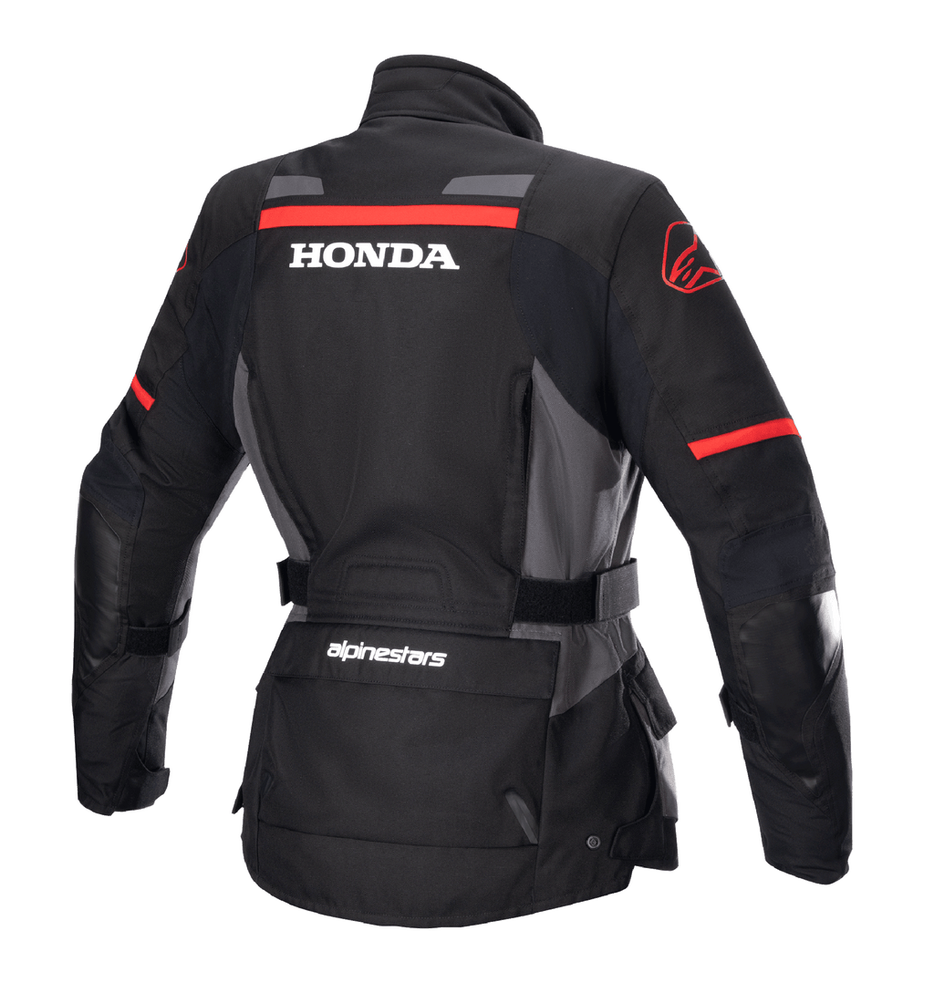 Alpinestars Giacca Stella Honda Andes V3 Drystar® da donna, giacca da moto adventure, nero, grigio catrame e rosso acceso, vista posteriore con logo HONDA bianco e grafiche Alpinestars rosse, costruzione in tessuto impermeabile con vita regolabile e tasche portaoggetti