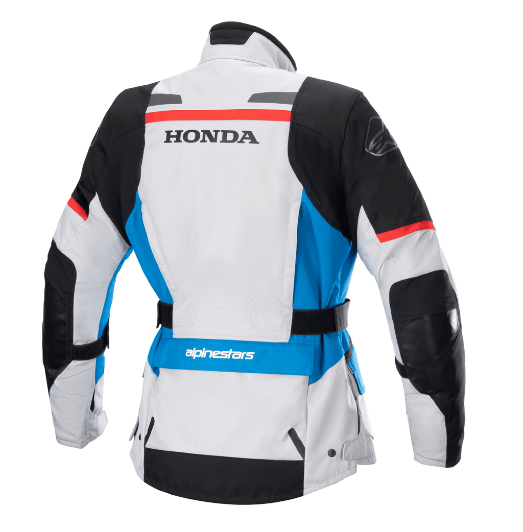 Giacca Alpinestars Stella Honda Andes V3 Drystar® da donna, vista posteriore, grigio ghiaccio con accenti blu e rosso brillante, marchio HONDA nero sul retro, logo Alpinestars sulla spalla e sulla parte bassa della schiena, cintura regolabile in vita, giacca da moto in tessuto per adventure touring
