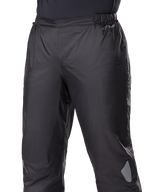 Alpinestars Bogotá Pro Drystar® 3 Seasons Pants, fodera impermeabile Drystar®, nero, costruzione in tessuto leggero con vita elasticizzata, caratterizzati dal marchio Drystar e dettagli riflettenti per adventure touring.