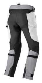 Alpinestars Bogota' Pro Drystar® 4 Seasons Pants, pantaloni Adventure Touring, grigio ghiaccio e grigio scuro, vista posteriore con cerniera di collegamento in vita, pannelli stile cargo e cinturini regolabili sui polpacci per una vestibilità sicura