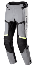 Alpinestars Bogota Pro Drystar 4 Seasons Pants, pantaloni da moto touring vestibilità Regular, grigio ghiaccio e grigio scuro con strisce riflettenti giallo fluo, dotati di ampi pannelli di ventilazione sulle cosce, inserti a soffietto sulle ginocchia e cinturini regolabili in vita, abbigliamento adventure
