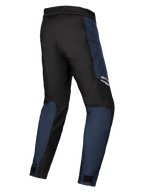 Alpinestars Stella ST-1 Waterproof Pants, tessuto blu scuro e nero con accenti rosso brillante, vista posteriore a tre quarti che mette in risalto la costruzione resistente e la vestibilità ergonomica per l'adventure touring femminile