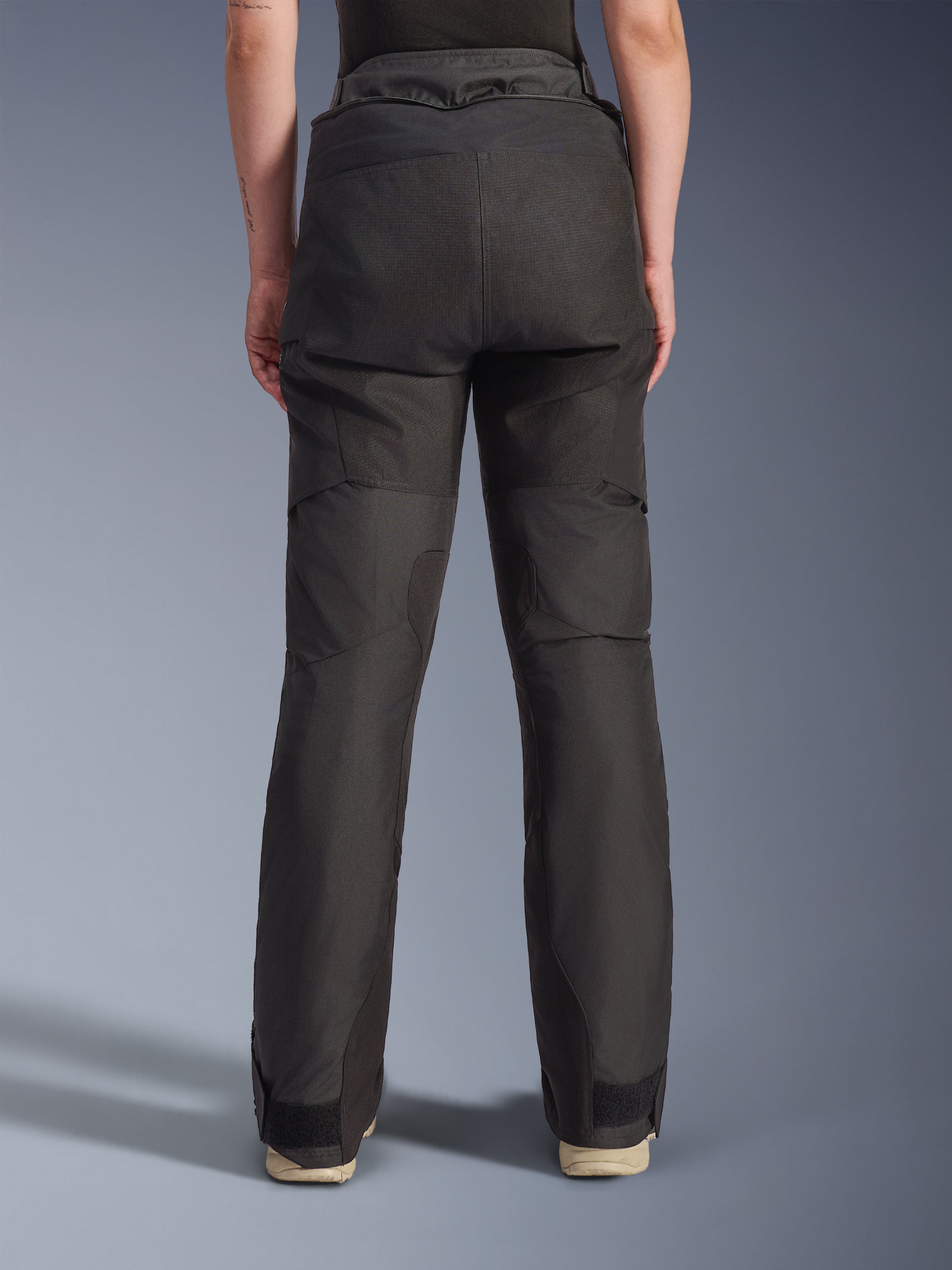 Alpinestars Stella Andes V4 Drystar® Donna, pantaloni da moto, nero, vista posteriore con costruzione in tessuto tecnico, pannelli rinforzati, vita e fondogamba regolabili, design resistente per adventure touring