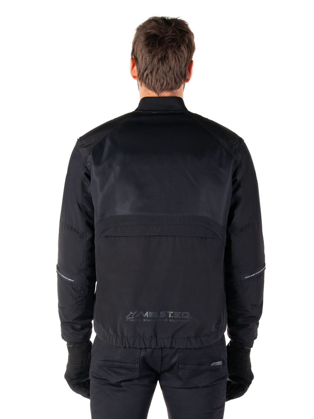 Alpinestars Mootant Waterproof Parka, giacca da moto nera, vista posteriore che mostra la parte superiore in mesh per il flusso d'aria e il logo riflettente MO.ST.EQ. sulla parte bassa della schiena, abbigliamento modulare 4 stagioni