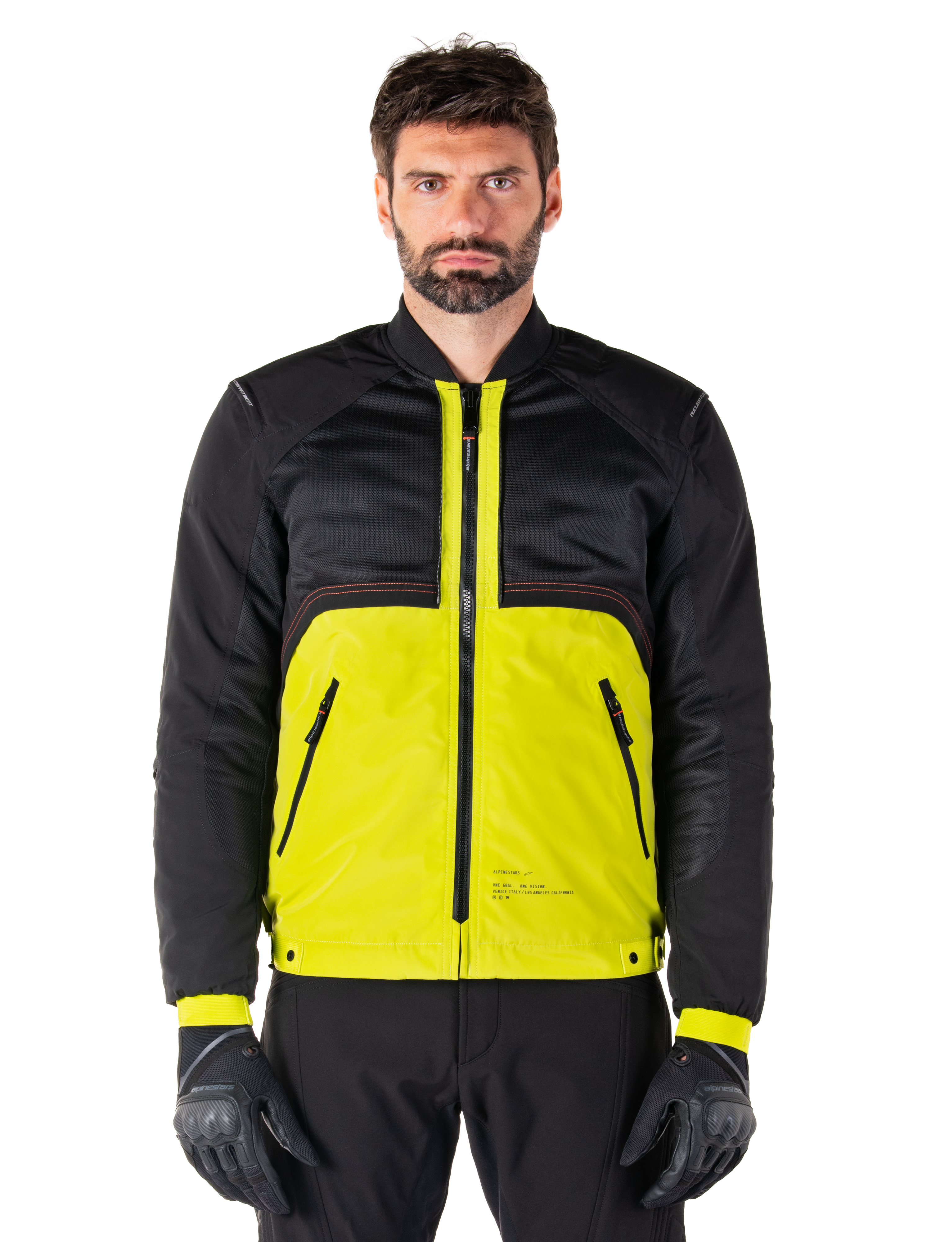 Mootant Waterproof Parka, giacca da moto modulare, Lime Punch e nero, indossata da un modello con guanti e pantaloni neri, caratterizzata da una parte inferiore giallo vibrante e busto superiore e maniche in nero, design utilitaristico per la guida in ogni condizione atmosferica