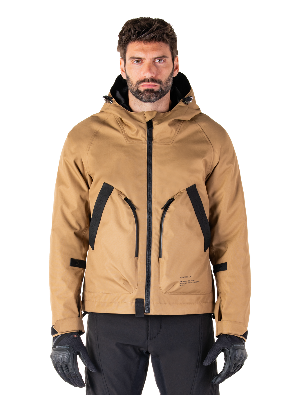 Alpinestars Morush Waterproof Parka, giacca da moto con cappuccio, marrone utility e nero, abbigliamento urban riding, vista frontale con cerniera nera e ampie tasche angolate
