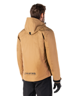 Alpinestars Morush Waterproof Parka, giacca da moto, marrone Utility Brown, vista posteriore che mostra il cappuccio e il marchio riflettente MO.ST.EQ., design ispirato allo streetwear urbano con moderna praticità per i motociclisti
