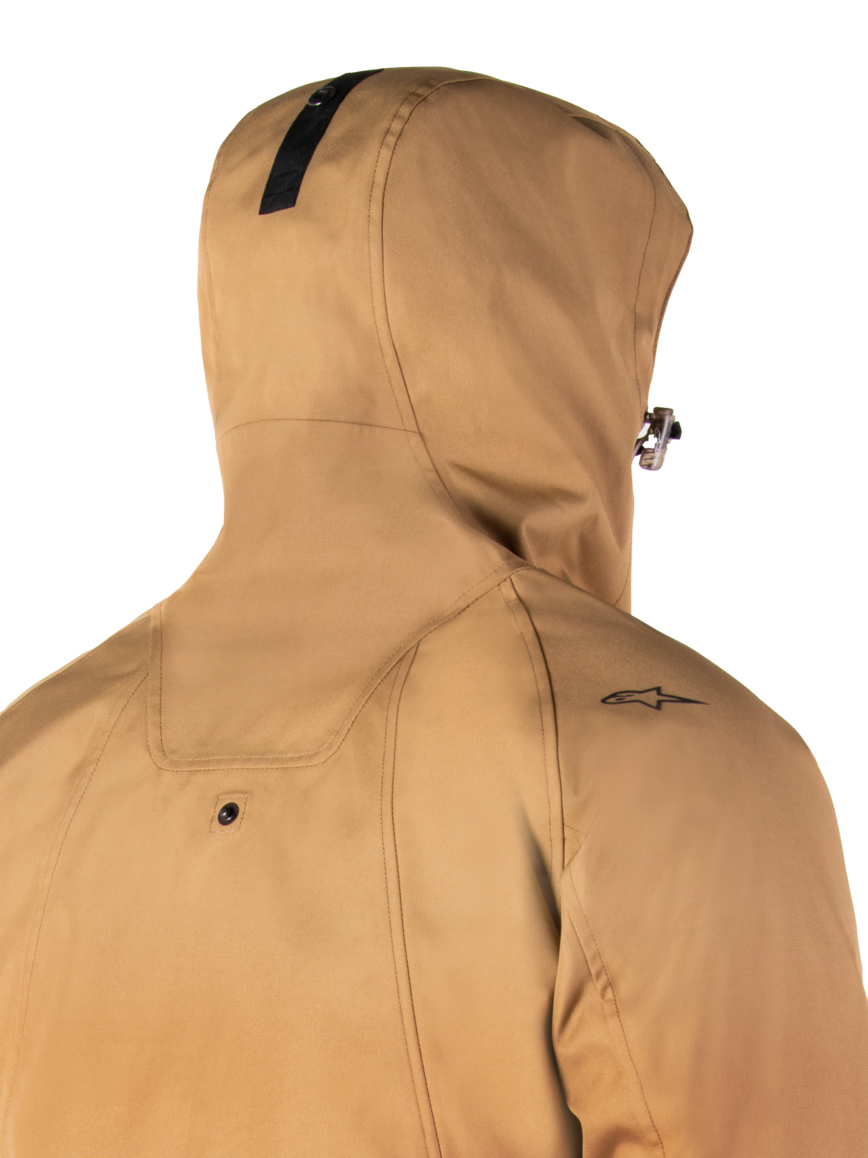 Alpinestars Morush Waterproof Parka, Utility Brown, primo piano della parte posteriore e del cappuccio, con piccolo logo a stella nero sulla spalla e bottone a pressione per l'ancoraggio del cappuccio, giacca da moto urbana impermeabile