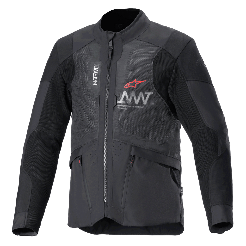 Alpinestars AMT-7 Air Jacket, giacca da moto, nero e Dark Shadow, pannelli di ventilazione in mesh MATRYX sul petto, logo a stella rosso con marchio AMT argento, tasche cargo anteriori con zip, design in tessuto per adventure e road touring