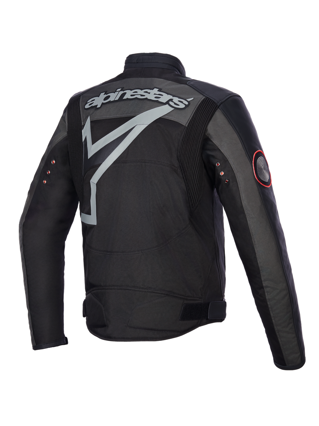Giacca Alpinestars Axton, giacca da moto, nero antracite rosso tangerine, vista posteriore con grande logo grigio avvolgente e scritta, pannelli a fisarmonica sulle spalle e occhielli in metallo vintage sulle maniche, costruzione in tessuto e pelle