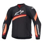 Giacca Alpinestars T-GP Plus R V4, giacca da moto nera con strisce rosse e arancione fluo, grande logo bianco sul petto, design sportivo in tessuto con interno del colletto rosso e maniche logate, equipaggiamento da guida sportiva ad alte prestazioni