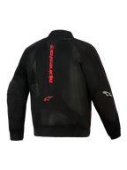 Giacca Alpinestars Flight Air, Nero e Rosso Brillante, vista posteriore che mostra la costruzione in mesh 3D, logo Alpinestars rosso verticale sulla schiena, silhouette stile bomber con vita e polsini a coste, logo bianco sulla manica