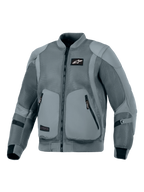 Alpinestars Flight Air Jacket, Grigio Storm, giacca da moto urbana, silhouette ispirata ai bomber con pannelli di ventilazione in mesh 3D estesi, colletto e polsini a costine elasticizzati, logo Astars nero sul petto, tasche esterne per protezioni, progettata per la guida in città con climi caldi