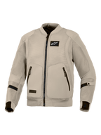 Giacca Alpinestars Flight Air, giacca da moto grigio Aluminum, abbigliamento urban riding stile bomber con ampi pannelli in mesh 3D per il massimo flusso d'aria, logo Alpinestars nero sul petto e doppie tasche frontali con zip.