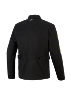 Alpinestars Dice Jacket, giacca da moto urban nera, vista posteriore con cinturini di regolazione in vita e spalle plissettate, estetica vintage da field jacket con costruzione moderna in tessuto, piccolo logo bianco sul colletto e marchio dorato sulla manica
