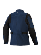 Giacca Alpinestars Dice, giacca da moto urban, blu scuro e nero, vista posteriore che mostra lo stile field jacket, cinturini regolabili in vita, pannelli di rinforzo neri su spalle e gomiti e un piccolo logo bianco sul colletto.