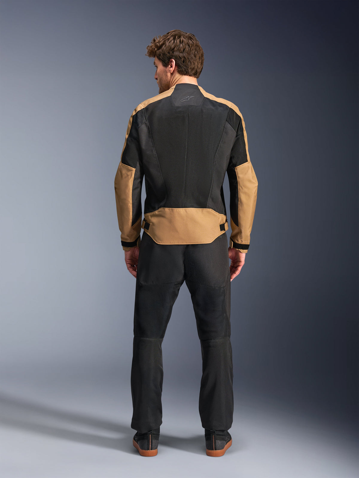 Alpinestars giacca C-1 Air, giacca da moto urban sabbia e nera con pannelli in rete ventilata, vista posteriore