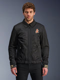 Alpinestars Ignite Air Jacket, giacca da moto nera, colletto tradizionale a camicia, logo a 'A' arancione e bianco sul petto, polsini a strisce beige con logo a stella bianco, abbigliamento da moto urban contemporary