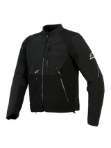 Giacca Alpinestars Provoke, giacca da moto in tessuto, nera, pannelli in softshell ripstop, zona del petto traforata al laser, tasche con cerniera, logo Alpinestars bianco su manica e petto, abbigliamento da guida urbano contemporaneo