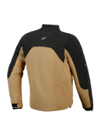 Giacca Alpinestars Provoke, giacca da moto urbana, nero e cammello, vista posteriore con pannello superiore nero e logo bianco, corpo in softshell color cammello, silhouette contemporanea con dettagli riflettenti, progettata per i motociclisti urbani