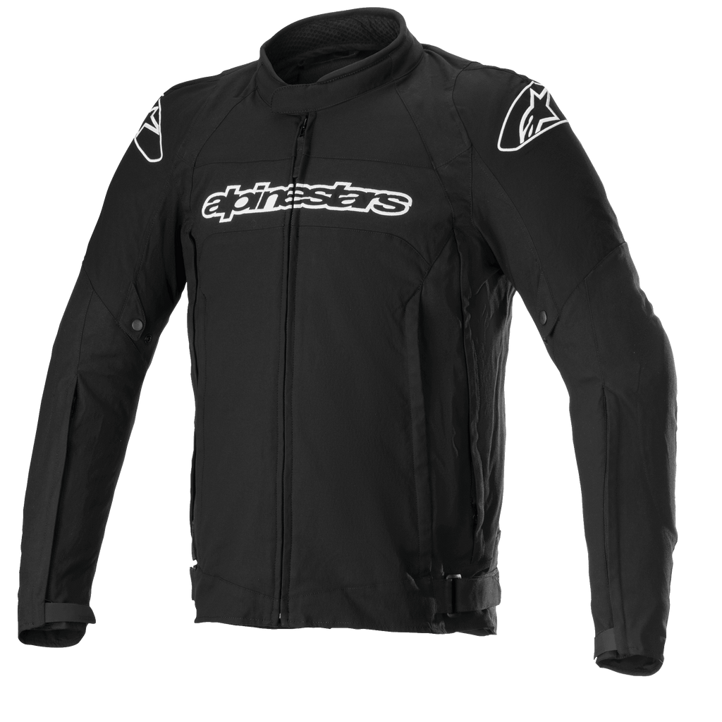 Alpinestars T-GP Force Jacket, giacca da moto in tessuto nero con loghi bianchi su petto e spalle, cerniera frontale, colletto alto, maniche pre-curvate, design sportivo per guida su strada