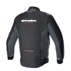Giacca Alpinestars Monza Sport, giacca da moto in tessuto Black Tar Gray vista dal retro, con loghi bianchi e slogan rosso 'ONE GOAL. ONE VISION.', pannelli laterali grigi e scritta 'RACING AHEAD' sulla parte inferiore della schiena