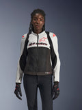 Alpinestars Stella SMX Air Jacket, giacca da donna, grigio ghiaccio, nero e corallo fluo, con struttura in rete e pannelli traforati, indossata da una modella con guanti e pantaloni da moto neri, vista frontale.