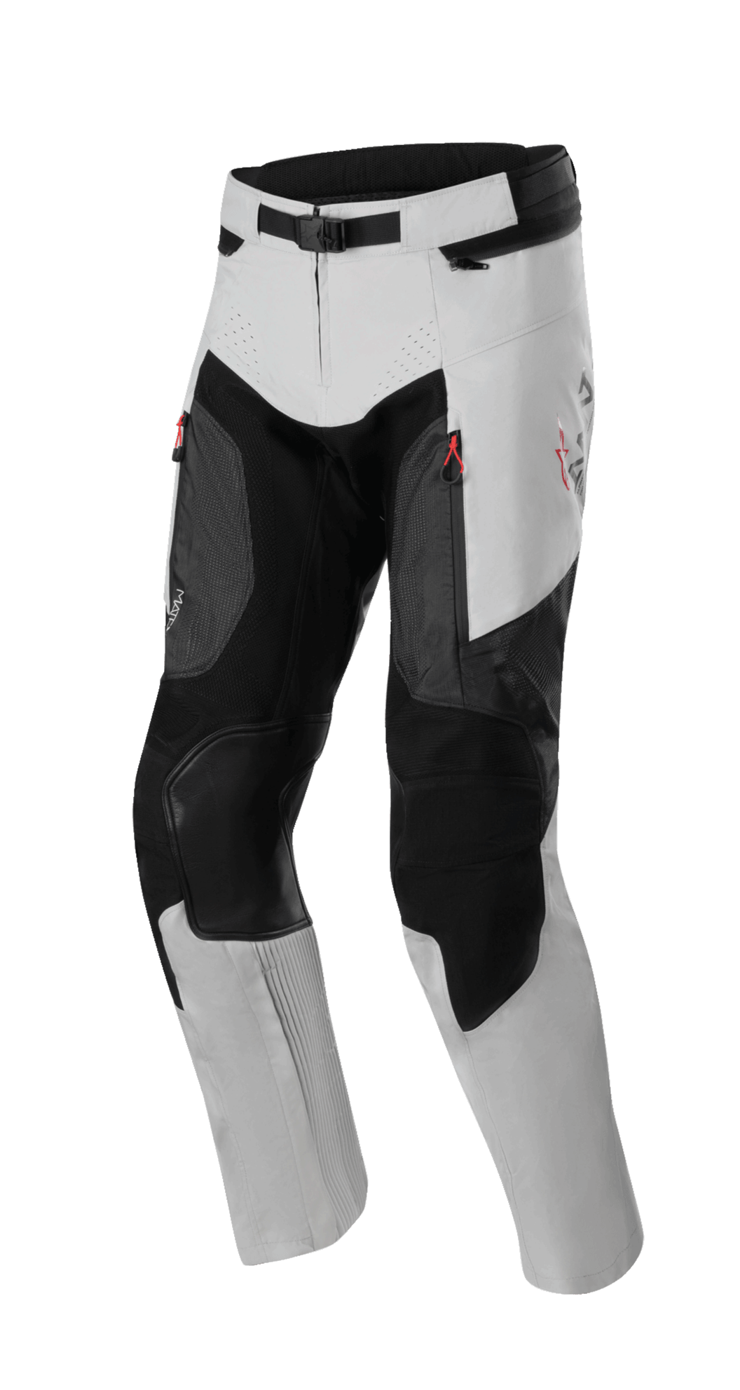 Alpinestars AMT 7 Air Pants, pantaloni da moto adventure touring, color sabbia e grigio scuro, con dettagli rossi sulle cerniere e pannelli di ventilazione MATRYX, protezione rinforzata sulle ginocchia, dettagli traforati al laser, chiusura magnetica regolabile in vita, design moderno con pannelli testurizzati