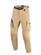 Alpinestars Flex-AST Cargo Pants, Beige Chiaro, pantaloni tecnici da moto urbani dotati di cintura nera integrata con fibbia, ampie tasche cargo con dettagli a zip e patta, anello a D e orli elasticizzati, stile moderno e robusto per la guida.