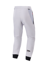 Alpinestars Aeroshell Airflow Pants, Vista Posteriore, Grigio Medio, pantaloni tecnici da moto in softshell, con pannelli in rete neri sui fianchi e polsini elastici, logo ASTARS nero sulla parte inferiore della gamba, design sportivo leggero e ventilato