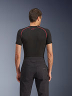 Pantaloni Alpinestars Flex-AST Canvas, pantaloni da moto urban, nero, vista posteriore con tasca posteriore e logo Alpinestars ricamato, girovita rinforzato e cuciture a contrasto, abbinati a un base layer tecnico nero.