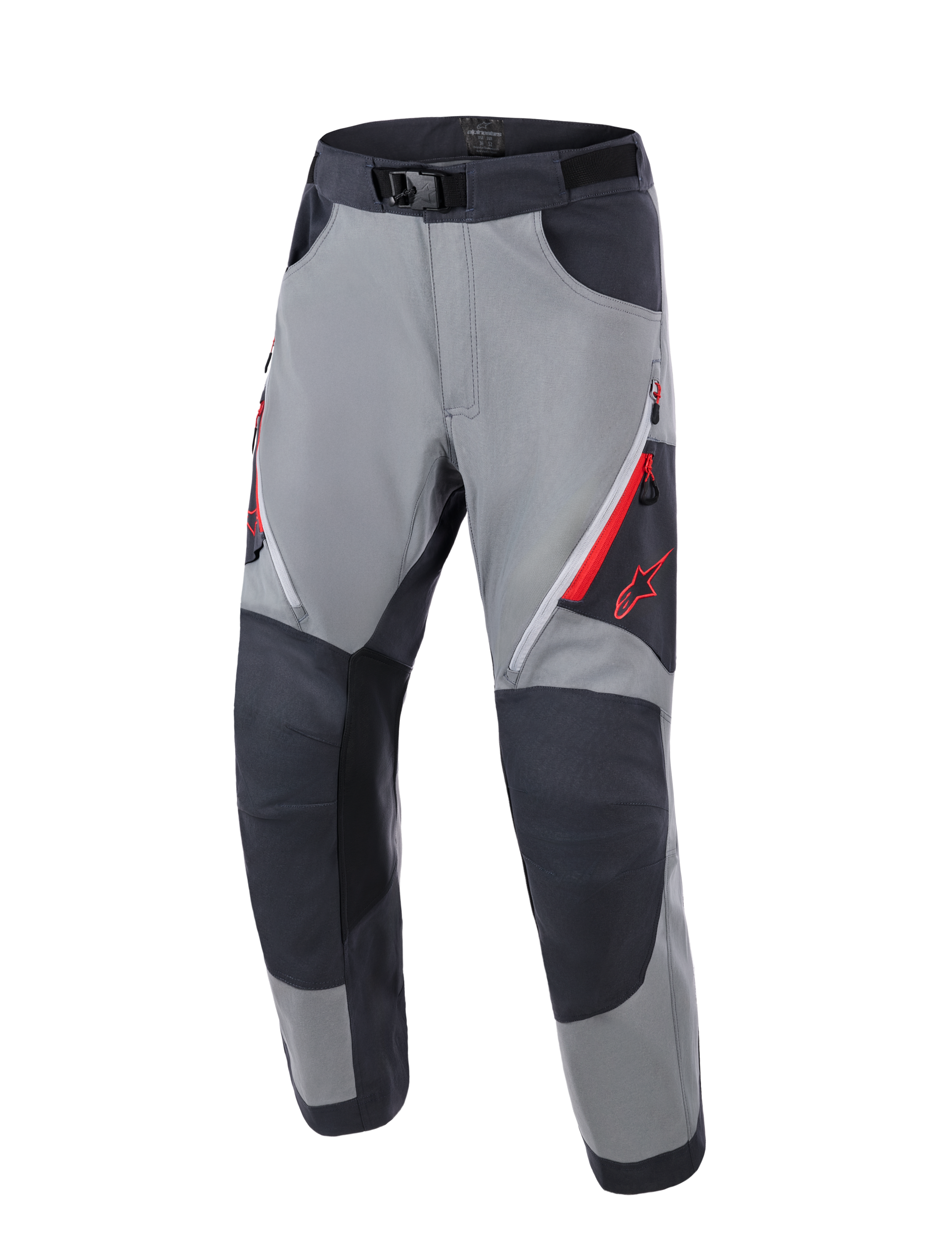 Alpinestars Maxdura Dual Pants, pantaloni da moto adventure, grigio scuro e grigio intenso, con pannelli rinforzati sulle ginocchia in grigio scuro, prese d'aria con cerniera rossa sulle cosce, logo Astars rosso sulla coscia e cintura regolabile con fibbia magnetica, progettati per il dual-sport