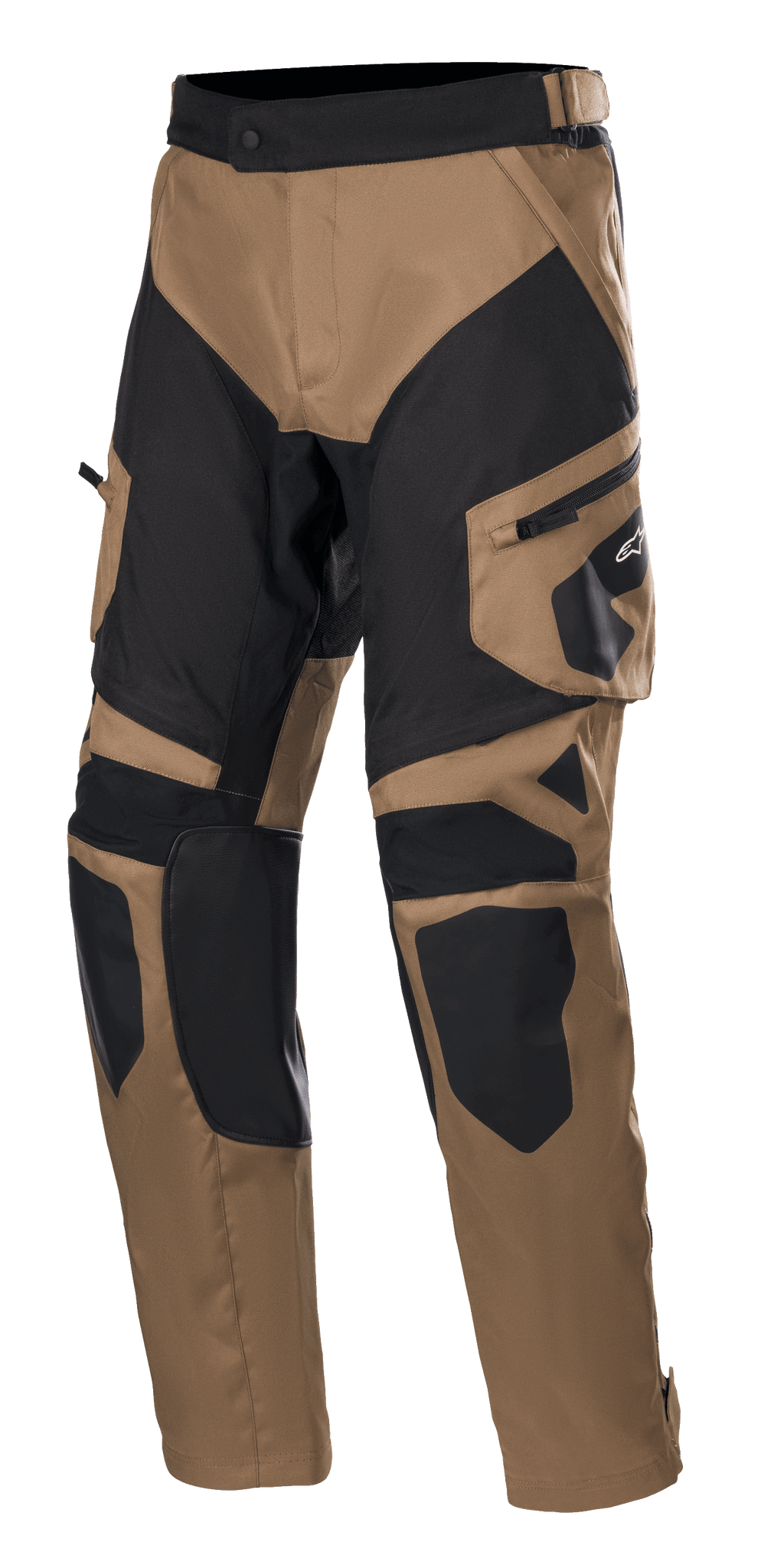 Alpinestars Venture XT Pants Over Boot, pantaloni da moto adventure touring, marrone e nero, con pannelli rinforzati su ginocchia e cosce, tasca cargo laterale con logo Alpinestars e cinturino in vita regolabile.