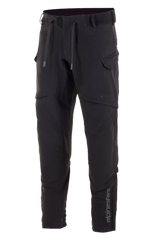 Alpinestars Juggernaut Waterproof Pants, pantaloni da moto, nero, struttura in softshell con membrana impermeabile, aperture di ventilazione sulle cosce, tasche cargo con cerniera, vita elasticizzata con cordini e polsini alle caviglie, abbigliamento per guida urbana