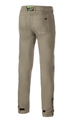 Alpinestars Stratos Regular Fit Tech Riding Pants, verde militare, vista posteriore con due tasche posteriori e patch con logo verde neon in vita, gambe affusolate con cinturini regolabili alle caviglie, pantaloni da moto casual in stile street