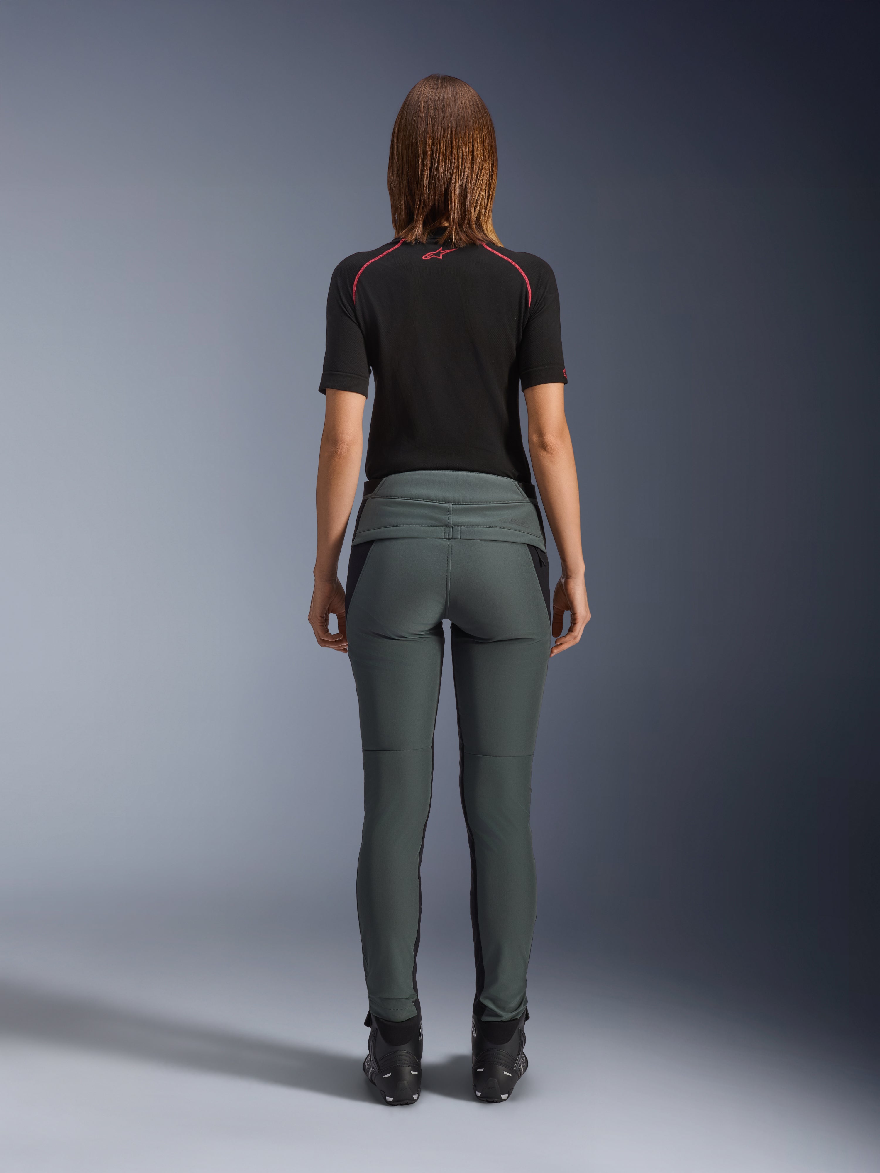 Alpinestars Pantaloni Alamosa, pantaloni da moto urbani da donna, grigio urbano, slim fit, vista posteriore con vita trapuntata, certificati CE