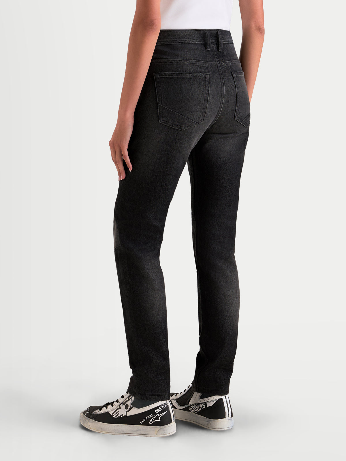 Alpinestars Stella Flex Ast 5 Denim Pants Short, pantaloni da moto urbani in denim da donna, colore nero slavato, vista posteriore che mostra la vita rialzata sul retro