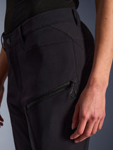 Alpinestars Stella Flex-AST Explorer Pants da donna, nero, primo piano del fianco e della parte superiore della coscia con tasca cargo con cerniera, costruzione in tessuto elasticizzato e dettaglio del girovita
