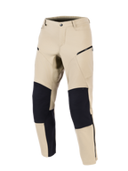Alpinestars Stella Flex-AST Explorer Pants, pantaloni da moto da donna, sabbia e nero, vista frontale con pannelli neri rinforzati sulle ginocchia, tasche cargo con cerniera e un design in tessuto profilato per l'adventure touring