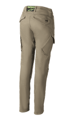 Alpinestars Caliber Women's Tech Riding Denim, pantaloni da moto verde militare, vista posteriore con design combat slim fit e tasche cargo angolate, logo Astars sulla fascia posteriore, tessuto Cordura resistente.