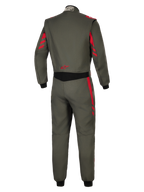 Tuta Alpinestars GP Race V3 FIA, tuta per automobilismo, antracite rosso, vista posteriore in tessuto grigio scuro con accenti a strisce rosse su spalle e maniche, pannello elasticizzato nero in vita, logo a stella rosso sulla parte bassa della schiena, protezione professionale per il motorsport